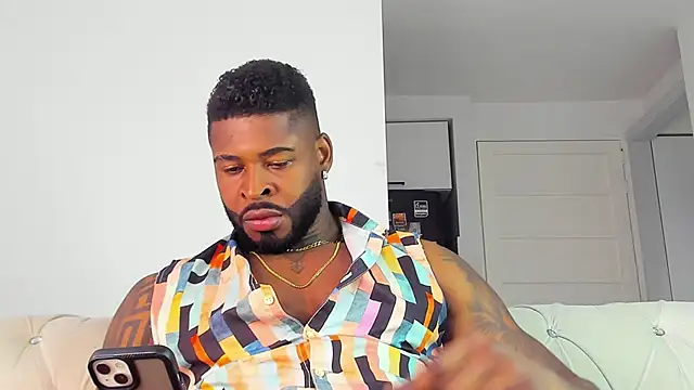 Snapshot of Makonneen chatting on 10/30/25, 09:26 Makonneen online show from 10/30/25, 09:26