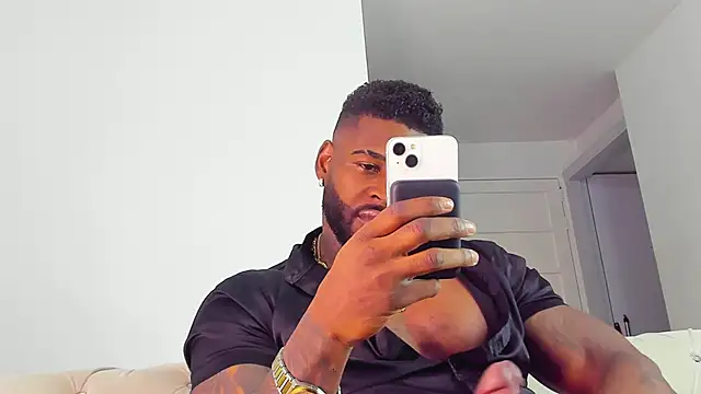 Snapshot of Makonneen chatting on 11/04/25, 04:44 Makonneen online show from 11/04/25, 04:44