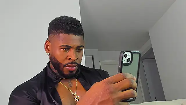 Snapshot of Makonneen chatting on 11/07/25, 05:18 Makonneen online show from 11/07/25, 05:18