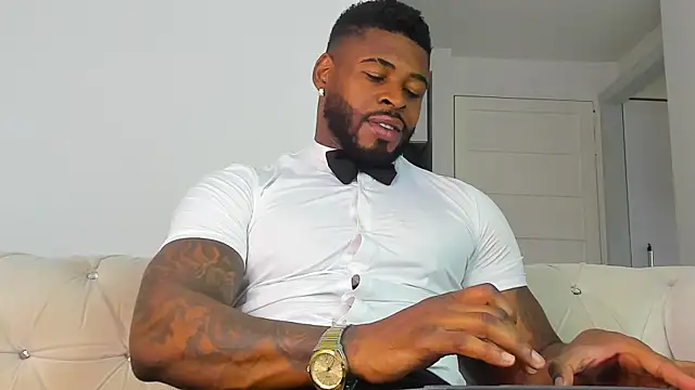 Snapshot of Makonneen chatting on 11/07/25, 09:04 Makonneen online show from 11/07/25, 09:04