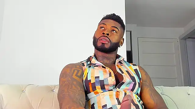 Snapshot of Makonneen chatting on 11/12/25, 04:02 Makonneen online show from 11/12/25, 04:02