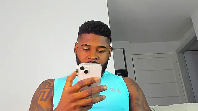 Snapshot of Makonneen chatting on 11/15/25, 02:20 Makonneen online show from 11/15/25, 02:20