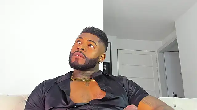 Snapshot of Makonneen chatting on 11/17/25, 05:57 Makonneen online show from 11/17/25, 05:57