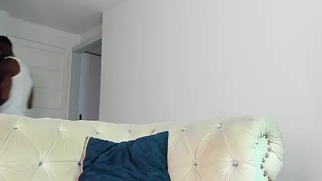 Snapshot of Makonneen chatting on 11/25/25, 12:10 Makonneen online show from 11/25/25, 12:10