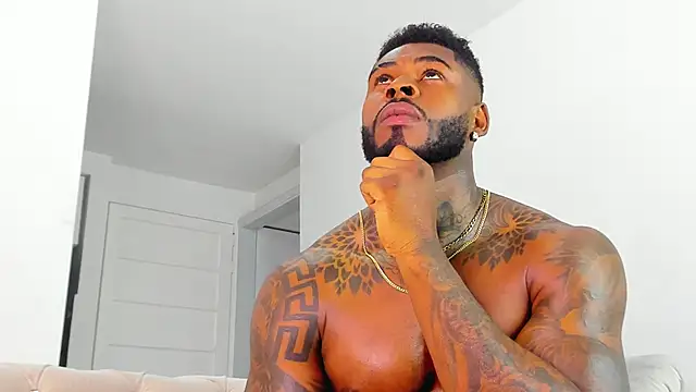 Snapshot of Makonneen chatting on 11/25/25, 12:16 Makonneen online show from 11/25/25, 12:16