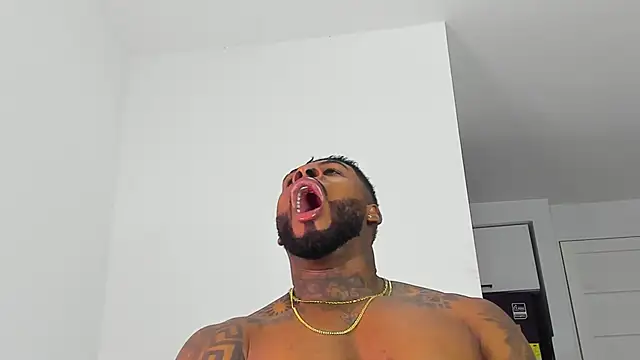 Snapshot of Makonneen chatting on 11/27/25, 11:23 Makonneen online show from 11/27/25, 11:23