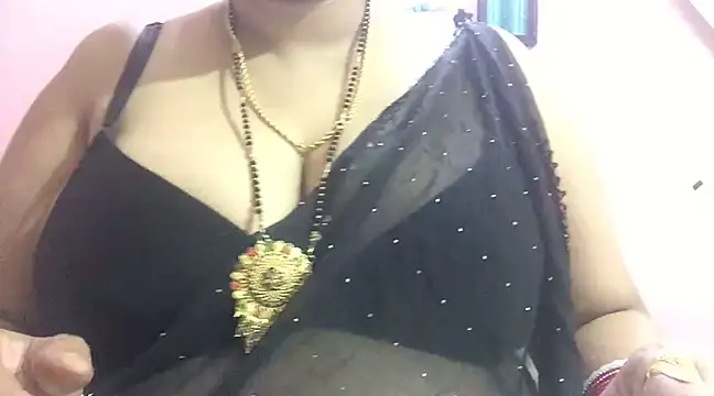 Snapshot of Desi_bhabhiii chatting on 12/20/24, 05:04 Desi bhabhiii online show from 12/20/24, 05:04