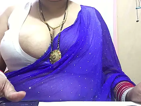 Snapshot of Desi_bhabhiii chatting on 12/27/24, 05:52 Desi bhabhiii online show from 12/27/24, 05:52