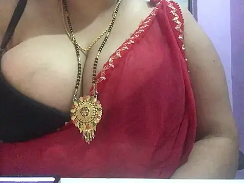 Snapshot of Desi_bhabhiii chatting on 02/08/25, 05:40 Desi bhabhiii online show from 02/08/25, 05:40