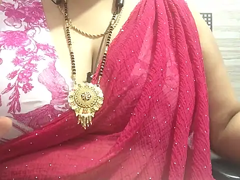 Snapshot of Desi_bhabhiii chatting on 02/19/25, 09:17 Desi bhabhiii online show from 02/19/25, 09:17