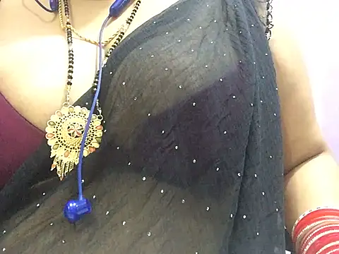 Snapshot of Desi_bhabhiii chatting on 03/04/25, 08:35 Desi bhabhiii online show from 03/04/25, 08:35