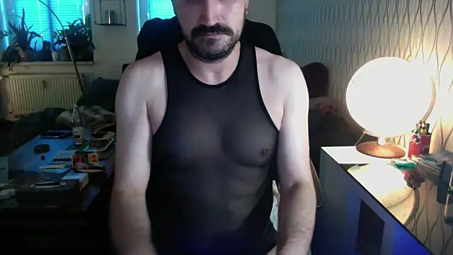 Snapshot of tomz0819 chatting on 06/19/26, 04:17 tomz0819 online show from 06/19/26, 04:17