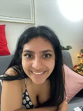 Snapshot of cloe_small chatting on 12/12/24, 03:43 cloe small online show from 12/12/24, 03:43