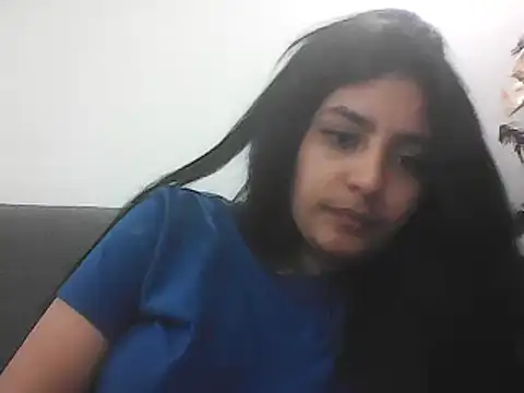 Snapshot of cloe_small chatting on 12/21/24, 11:33 cloe small online show from 12/21/24, 11:33