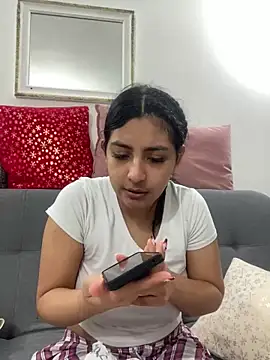 Snapshot of cloe_small chatting on 12/28/24, 01:39 cloe small online show from 12/28/24, 01:39