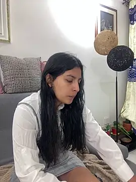 Snapshot of cloe_small chatting on 01/23/25, 12:57 cloe small online show from 01/23/25, 12:57