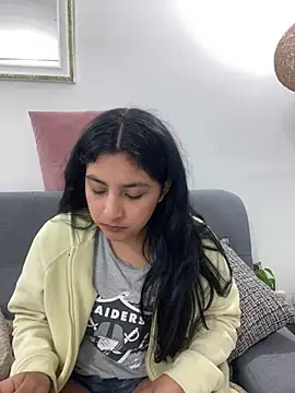Snapshot of cloe_small chatting on 01/25/25, 04:23 cloe small online show from 01/25/25, 04:23