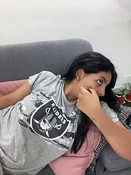 Snapshot of cloe_small chatting on 01/25/25, 10:29 cloe small online show from 01/25/25, 10:29