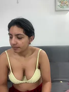 Snapshot of cloe_small chatting on 02/04/25, 04:15 cloe small online show from 02/04/25, 04:15
