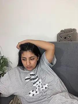 Snapshot of cloe_small chatting on 02/22/25, 05:23 cloe small online show from 02/22/25, 05:23