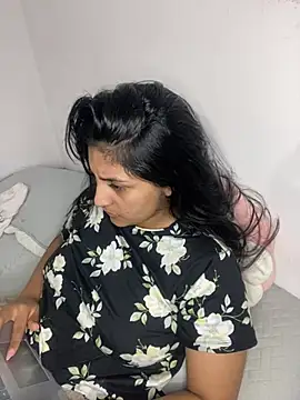 Snapshot of cloe_small chatting on 02/26/25, 06:37 cloe small online show from 02/26/25, 06:37