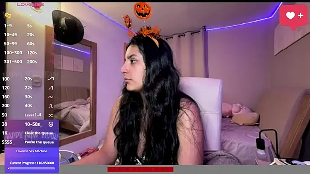 Snapshot of cloe_small chatting on 10/10/25, 02:32 cloe small online show from 10/10/25, 02:32