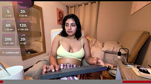 Snapshot of cloe_small chatting on 10/13/25, 04:34 cloe small online show from 10/13/25, 04:34