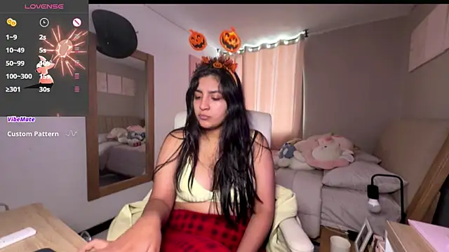 Snapshot of cloe_small chatting on 10/21/25, 08:42 cloe small online show from 10/21/25, 08:42