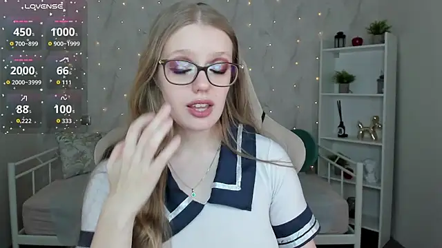 Snapshot of Polly__Cutie chatting on 11/05/25, 05:40 Polly Cutie online show from 11/05/25, 05:40