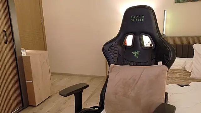 joycesilver online show from 09/26/25, 08:07