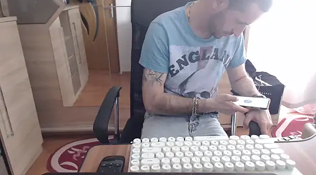 uncutguy01 online show from 03/06/25, 11:47
