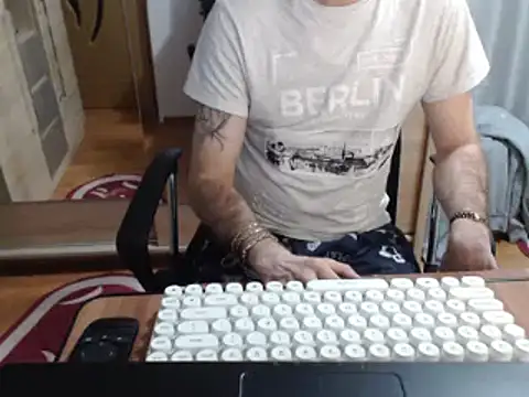 uncutguy01 online show from 03/18/25, 04:58