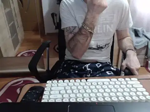 uncutguy01 online show from 03/18/25, 11:08