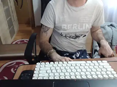 uncutguy01 online show from 03/18/25, 03:42