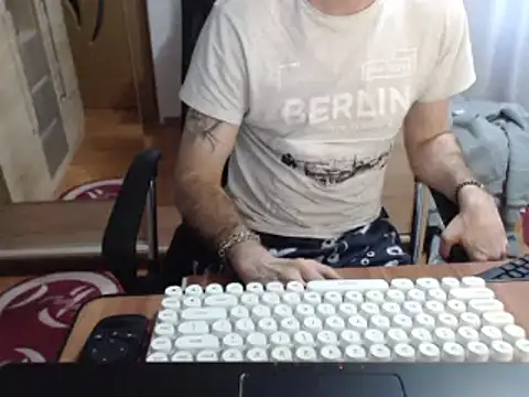 uncutguy01 online show from 03/19/25, 05:08