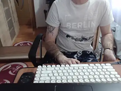 uncutguy01 online show from 03/19/25, 08:12