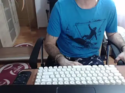 uncutguy01 online show from 03/20/25, 02:32