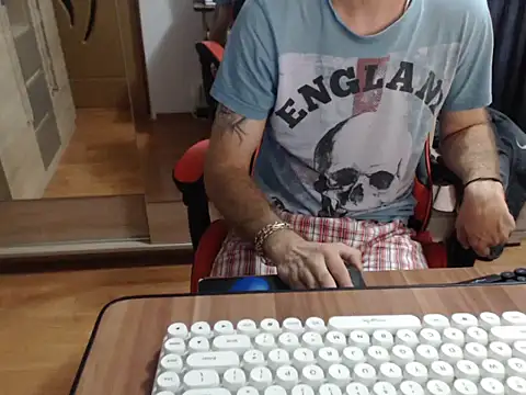 uncutguy01 online show from 09/13/25, 05:07