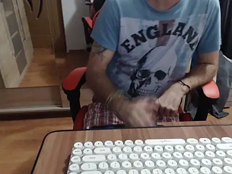 uncutguy01 online show from 09/14/25, 05:06