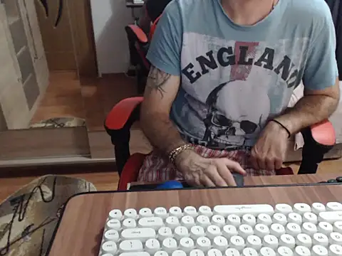 uncutguy01 online show from 09/15/25, 05:29