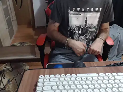 uncutguy01 online show from 09/16/25, 04:13