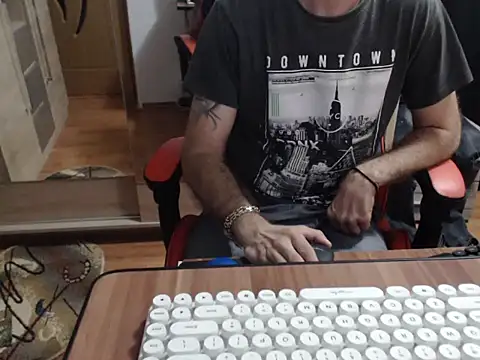 uncutguy01 online show from 09/19/25, 04:14