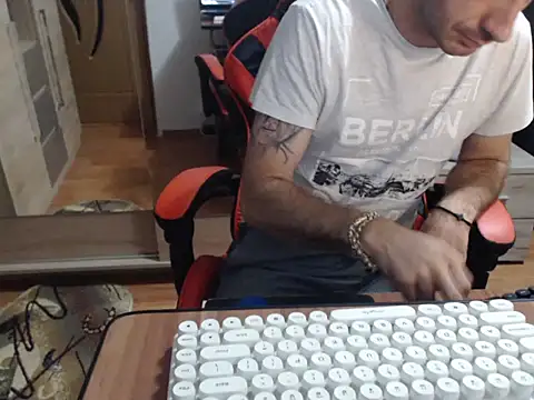 uncutguy01 online show from 09/20/25, 04:46