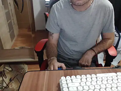 uncutguy01 online show from 09/21/25, 04:36