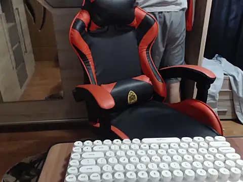 uncutguy01 online show from 09/22/25, 05:42