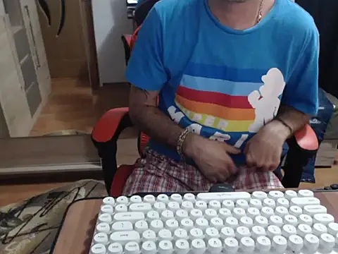 uncutguy01 online show from 09/23/25, 04:04