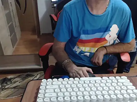 uncutguy01 online show from 09/24/25, 04:16