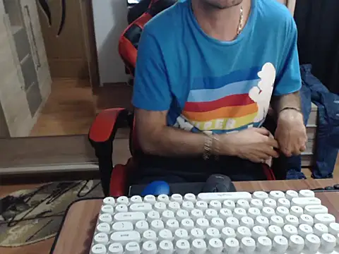 uncutguy01 online show from 09/24/25, 04:21