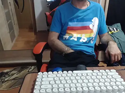 uncutguy01 online show from 09/25/25, 04:27