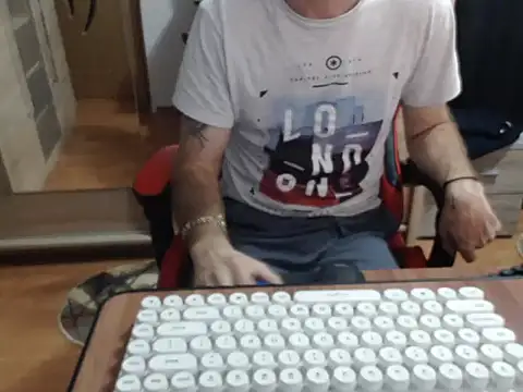 uncutguy01 online show from 09/30/25, 04:50